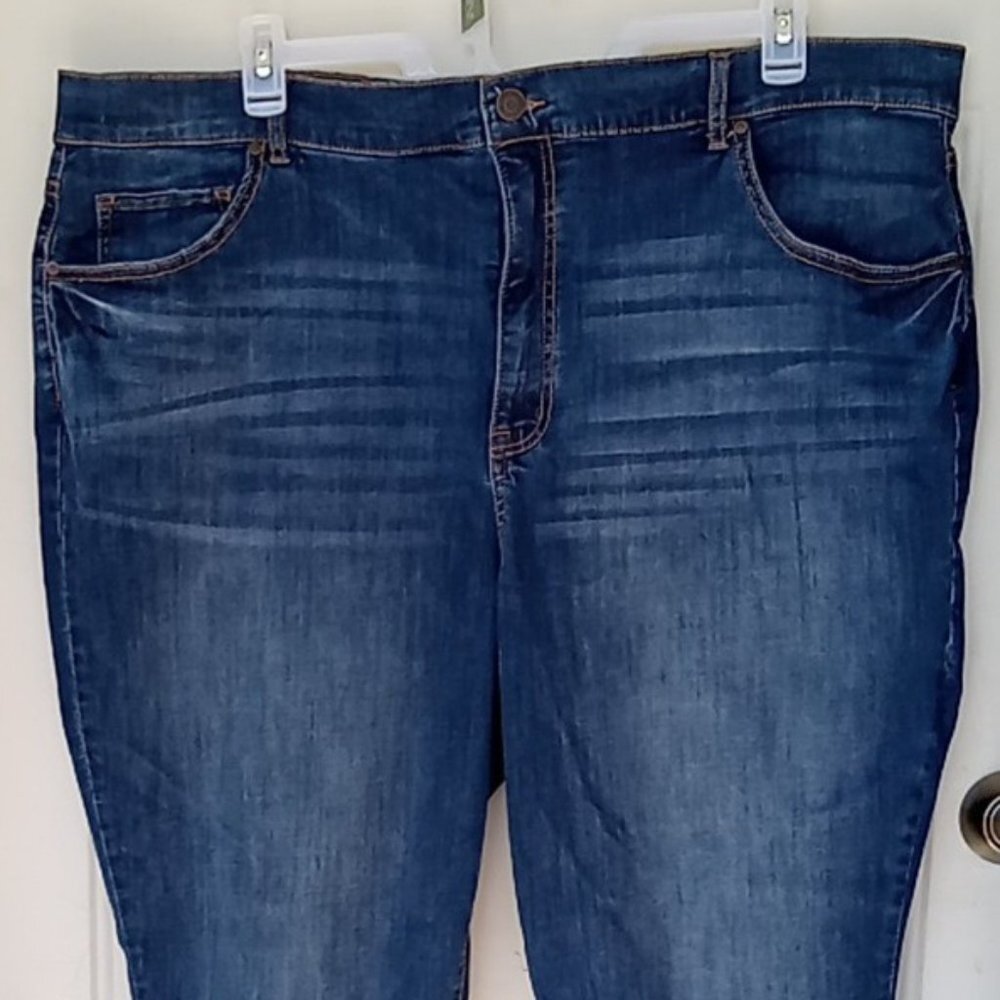 Womens plus size skinny jeans, buttons and zips, NWOT size 26W